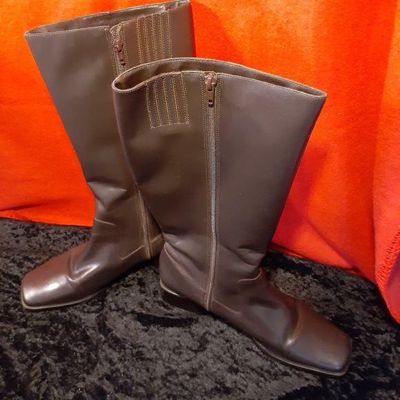 Calf high boots - Picture 2 of 5